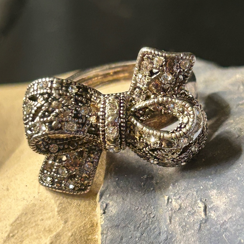 Vintage style Silver Bow Ring size 8